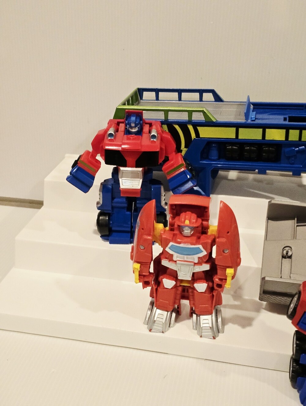 Transformers Rescue Bots Optimus Prime Racing Trailer and Figure Set - Picture 6 of 15